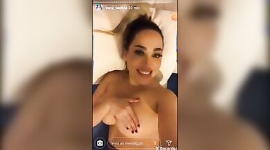 Paola Saulino nuda su Instagram