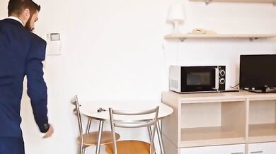 Pausa lavoro vado a casa a rompere il culo a mia moglie