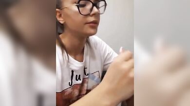 Pompino deepthroat fidanzata che lo prende in gola (Dialoghi Italiani)