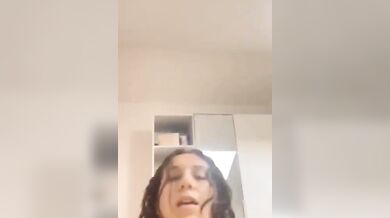 Fai vedere bene come sei zozza tesoro