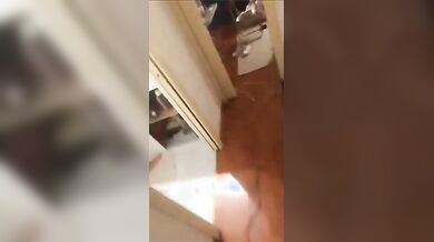 Mi hai sborrato negli occhi brucia