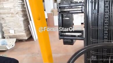 Giulia scopata da operaio of