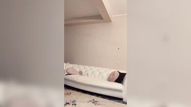 Emanuela Botto in collant senza slip