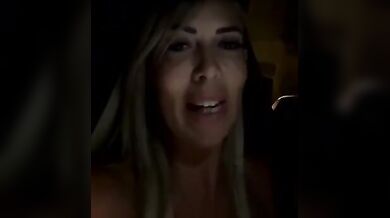 Emanuela Botto carsex fa la troia in auto per i suoi fans