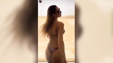 Anna Tatangelo balletto  in bikini