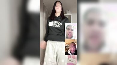 Ragazza italiana fa la porca in cam