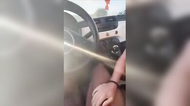 Francesca pompino con ingoio in macchina