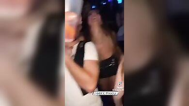 Grelmos ops tette in discoteca