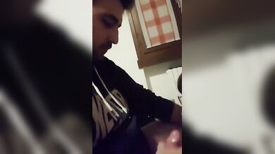 Che c'è? Guardo come lo succhi,che cagna che sei