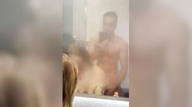 Senti come sei bagnata? TI lecco questo buco del culo e ti scopo