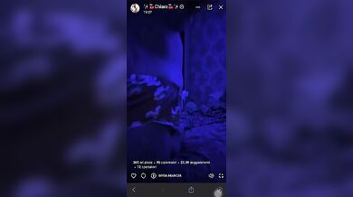 Chiara in diretta coi suoi fans si masturba
