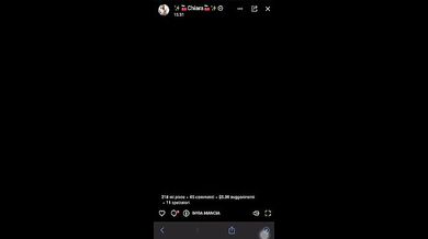 Chiara in diretta coi suoi fans si masturba