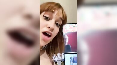 Nico guarda le nostre tette,ti piacciono?