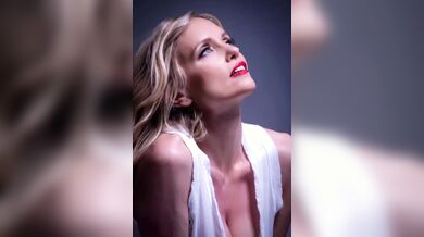 Justine Matteraservizio fotografico sexy