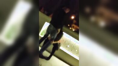 Si fa fare un pompino in discoteca e vengono beccati