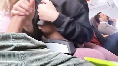 Pompino incredibile in aereo fidanzata bionda esibizionista