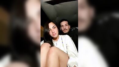 Coppia napoletana esibizionista scopa in macchina