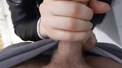 Italiana fa un pompino al benzinaio