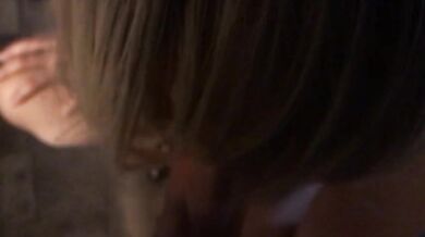 Sonia fa una pompa al suo bull