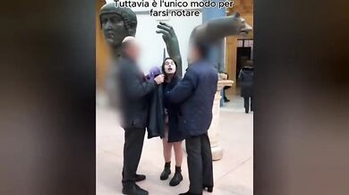 Maria Sofia nuda per prostesta ai musei Capitolini