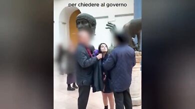 Maria Sofia nuda per prostesta ai musei Capitolini