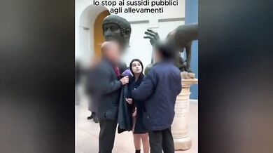 Maria Sofia nuda per prostesta ai musei Capitolini