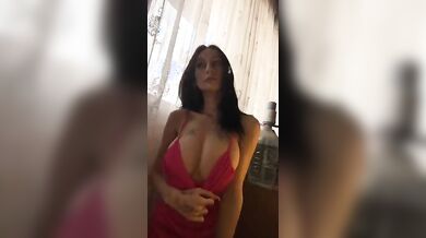 Mora italiana esce le sue tettone naturali