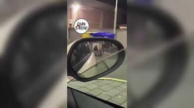 Coppia italiana beccata a scopare in strada