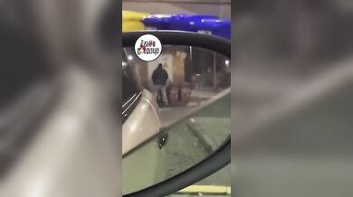 Coppia italiana beccata a scopare in strada