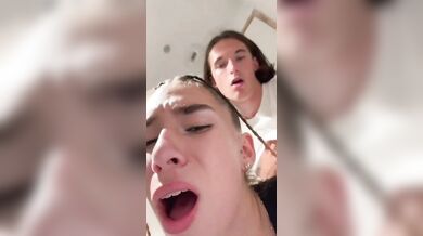 Scopata nel bagno del lcole fidanzata troia italiana