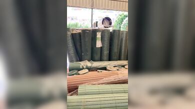 Pompino con ingoio in negozio coppia italiana esibizionista