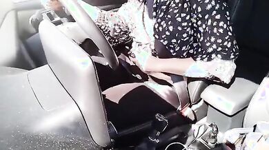 Ditalino in macchina Milf italiana esibizionista