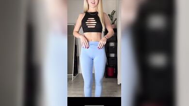 Chantal Secrets in leggings fa vedere la fica Of