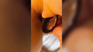 Facciamolo vedere bene questo bel culo e poi chiaviamo