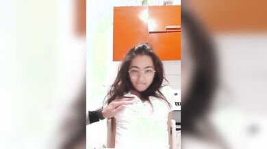 Giovane fidanzata troia mostrata in cam