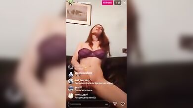 Rossa italiana diretta Periscope porno
