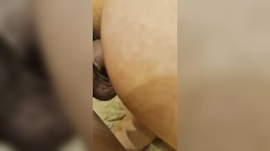 Moglie italiana scopata doggy style nel culo