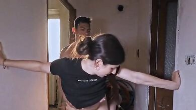 Milf italiana si fa sbattere da muratore africano