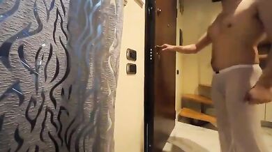 Noemi Blonde porta a porta inculata da cliente