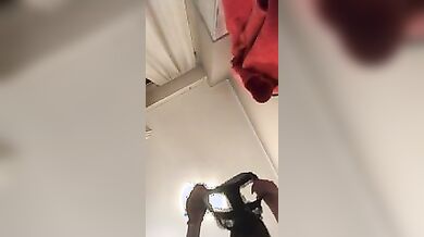 Teen 2003 si infila spazzola nella fica