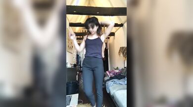 Spogliarello bellissima teen italiana