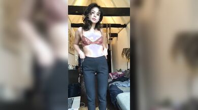 Spogliarello bellissima teen italiana