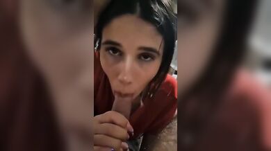 Pompino giovane fidanzata che ama la sborra