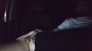 Pompino in macchina coppia napoletana con lei tettona esagerata