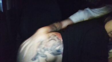 Pompino in macchina coppia napoletana con lei tettona esagerata