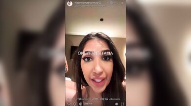 Naomi De Crescenzo - Diretta of con amica con bacio lesbo