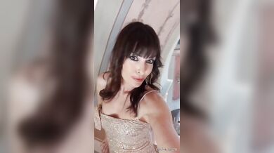 Sheila Capriolo outfit provocante