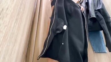 Italiane lesbiche scopano in camerino