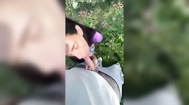 Bocchino all'aperto moglie porca