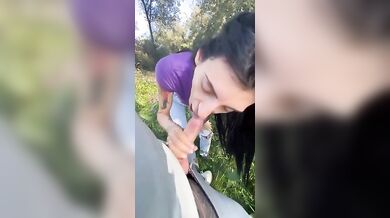 Bocchino all'aperto moglie porca